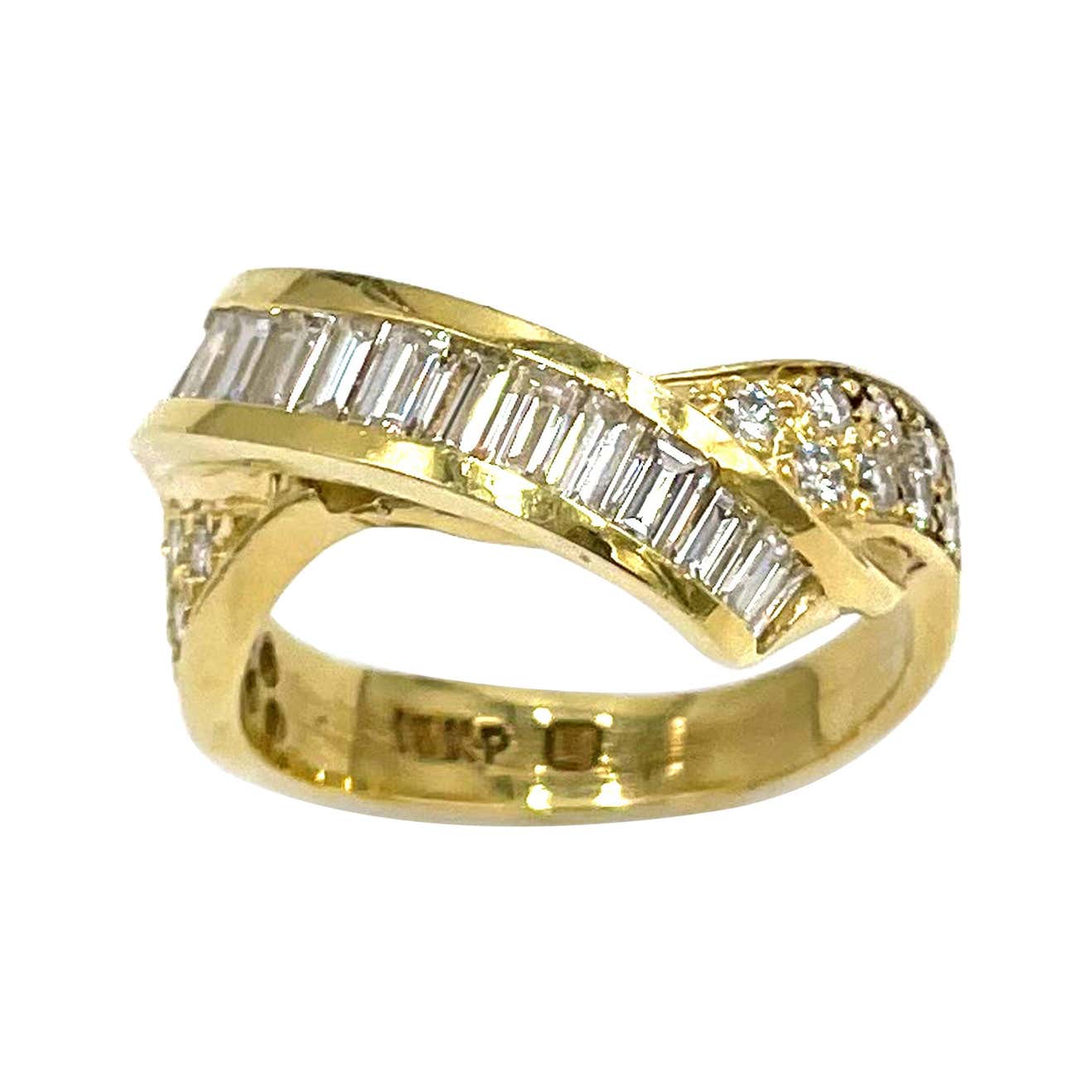 Vintage Overlapping Baguette and Round Diamond Ring in 18K Yellow Gold