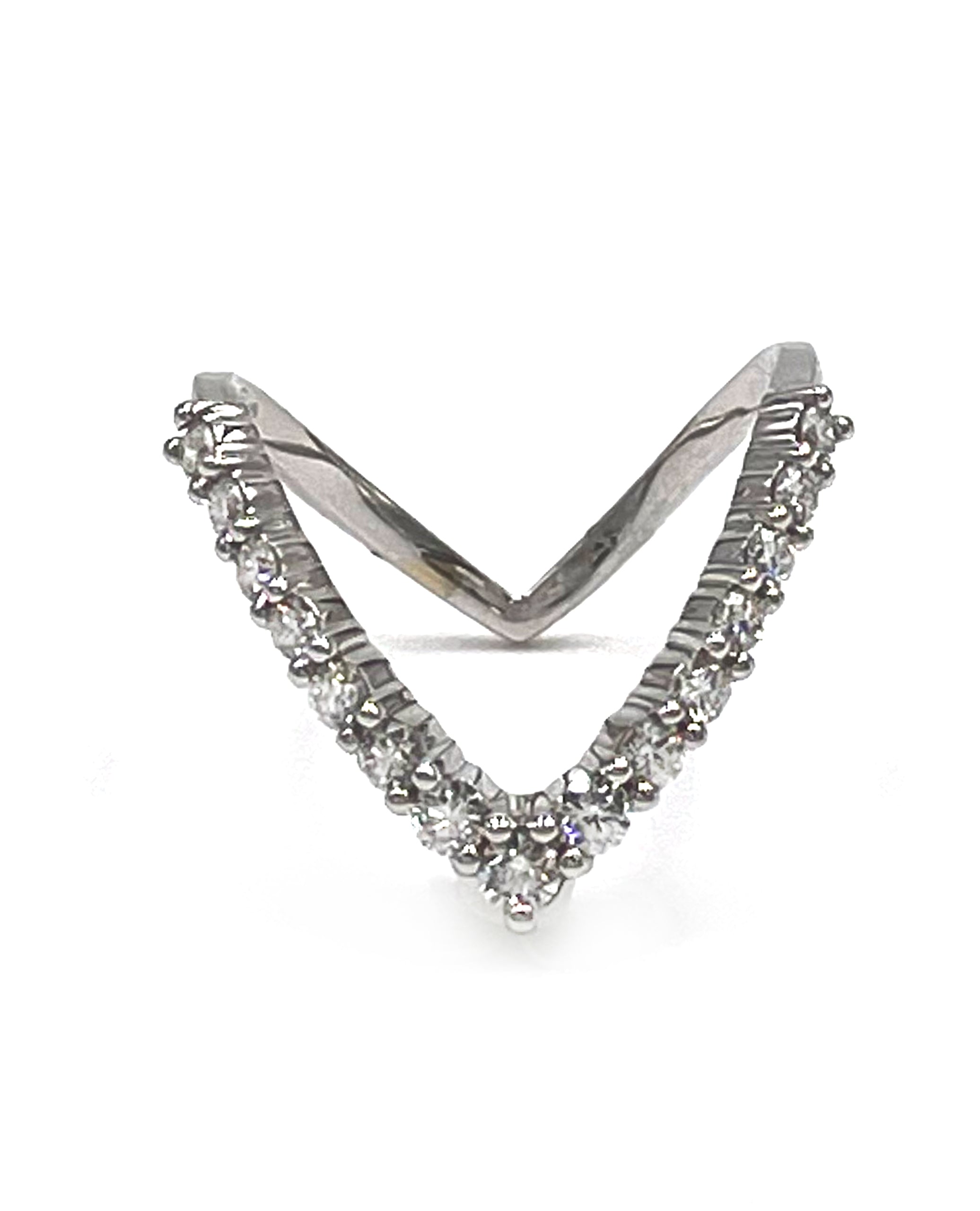 18K White Gold "V" Shape Diamond Ring