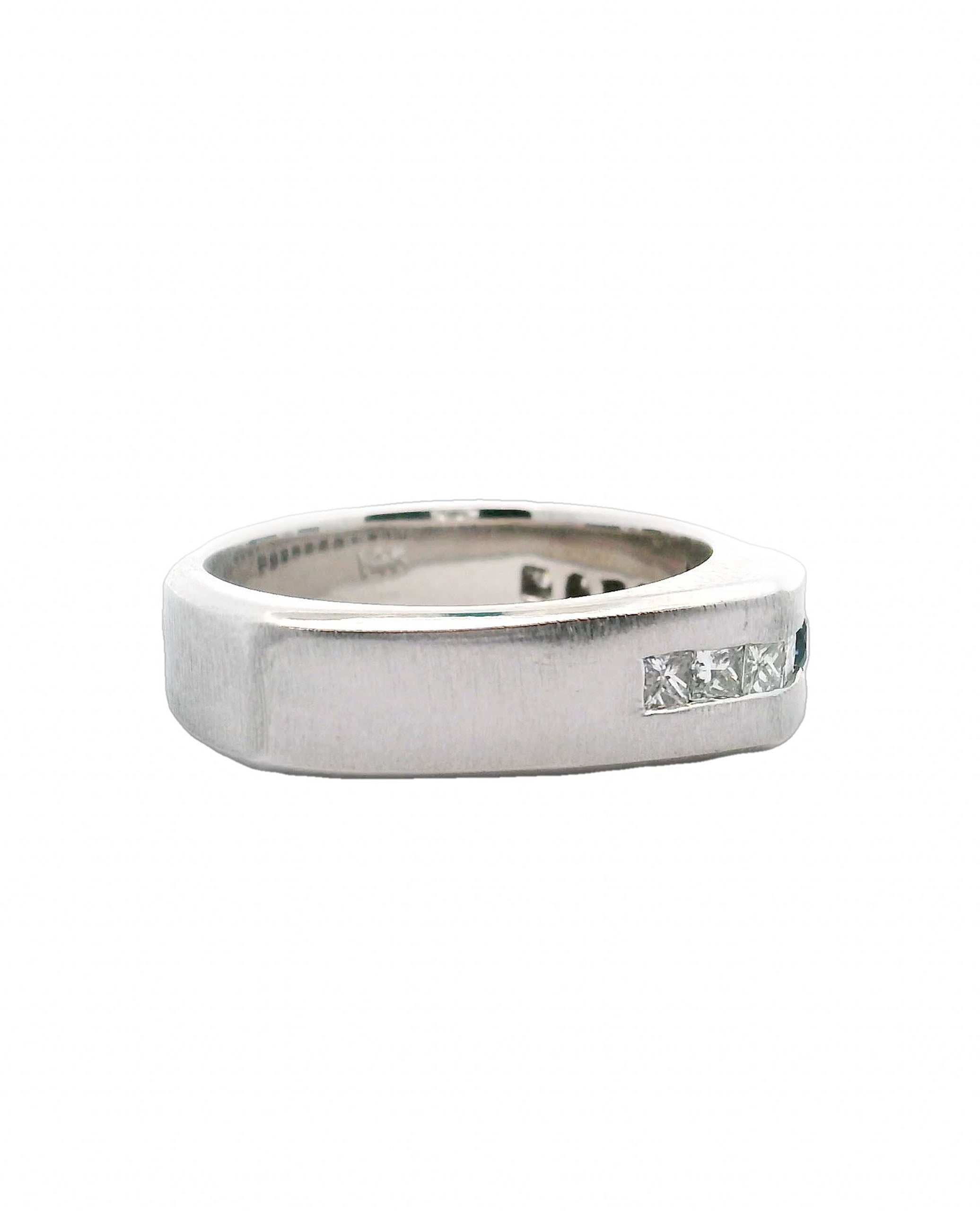 14K White Gold Men's Ring with Sapphire and Diamonds