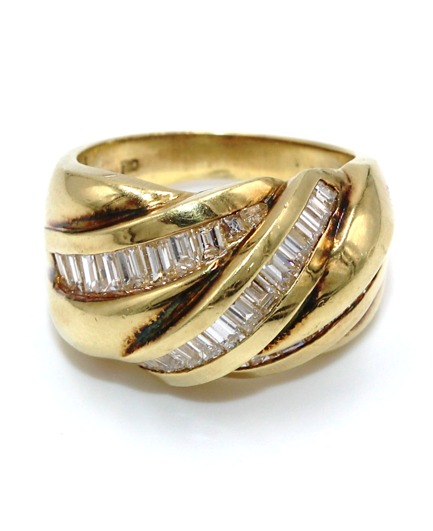 Vintage 18K Gold Diamond Ring with Overlapping Rows of Baguette Diamonds 1.50 Carats