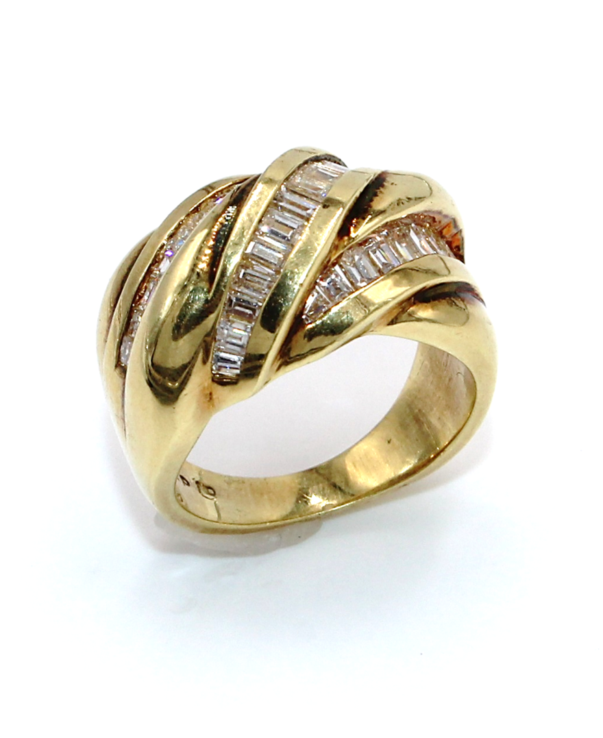 Vintage 18K Gold Diamond Ring with Overlapping Rows of Baguette Diamonds