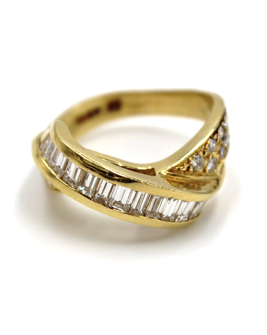 Vintage Overlapping Baguette and Round Diamond Ring in 18K Yellow Gold