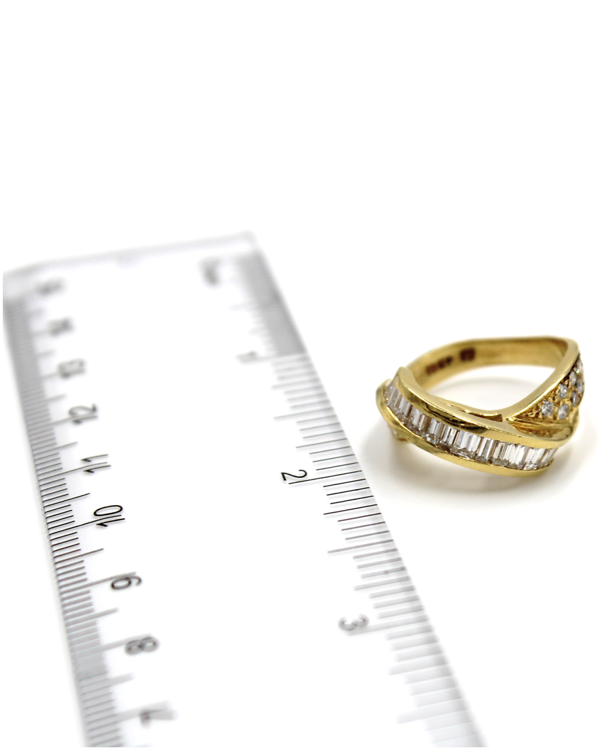 Vintage Overlapping Baguette and Round Diamond Ring in 18K Yellow Gold