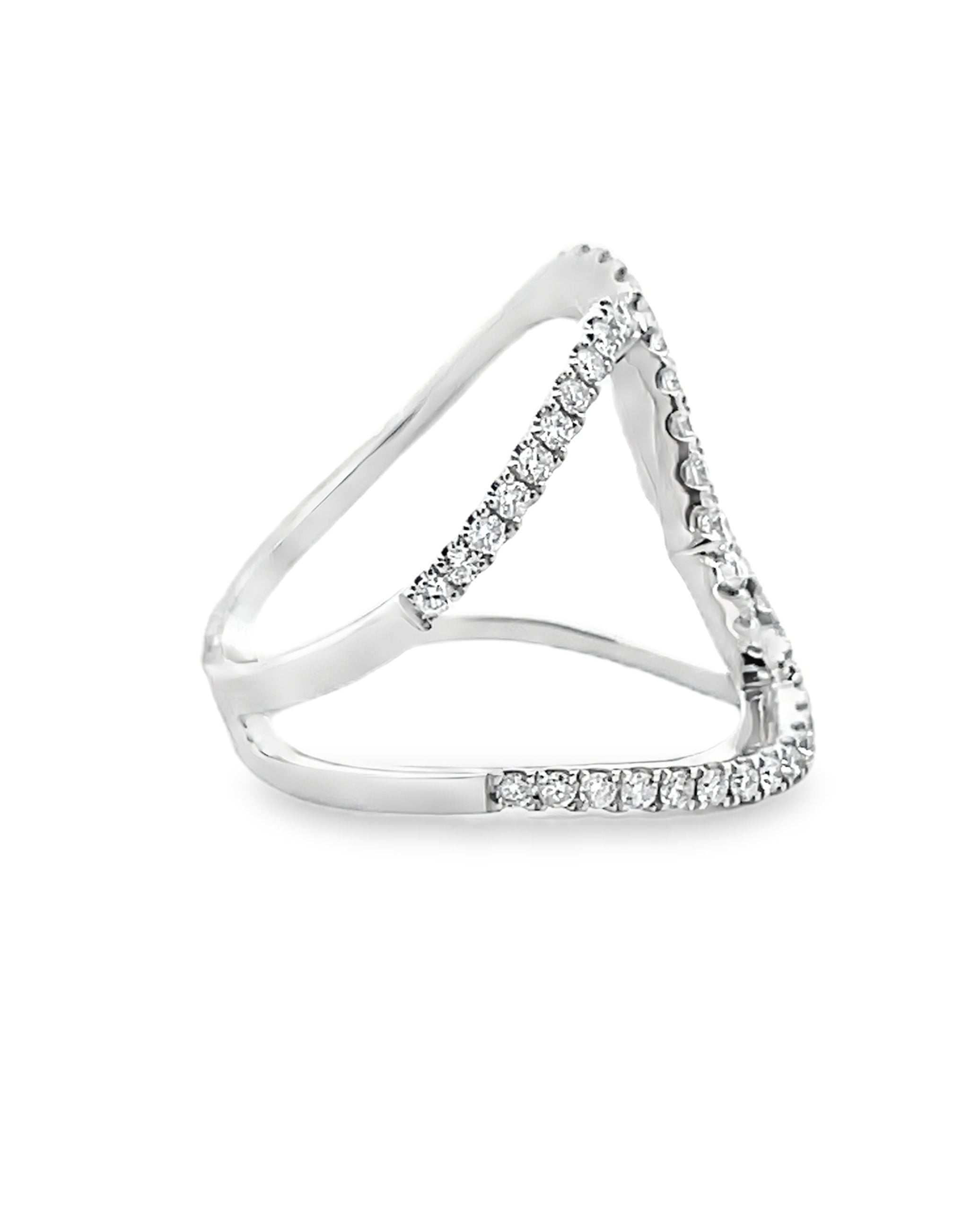 18K White Gold Interlocking Diamond Fashion Ring