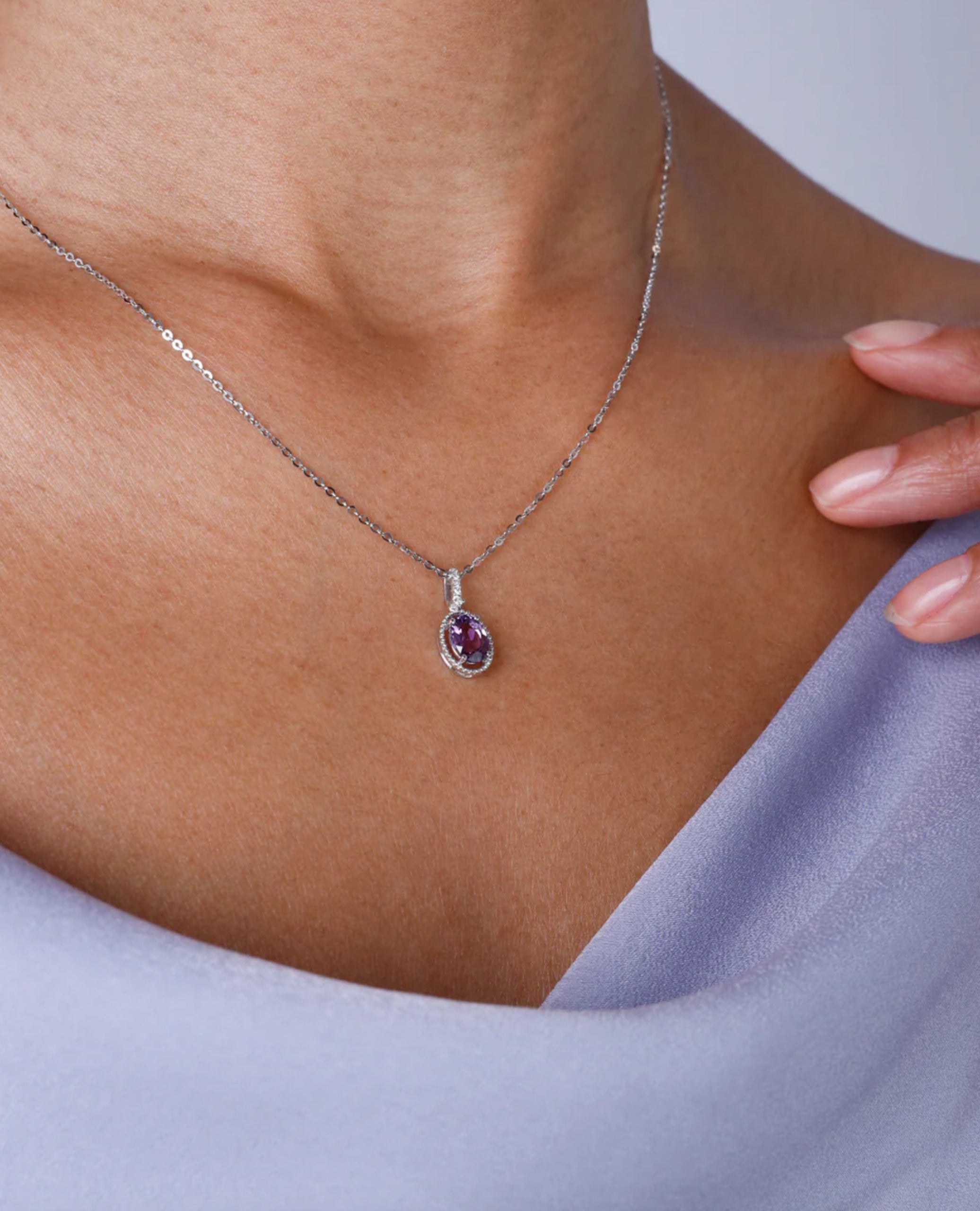 14K White Gold 0.80 Carat Oval Amethyst & Diamond Pendant Necklace