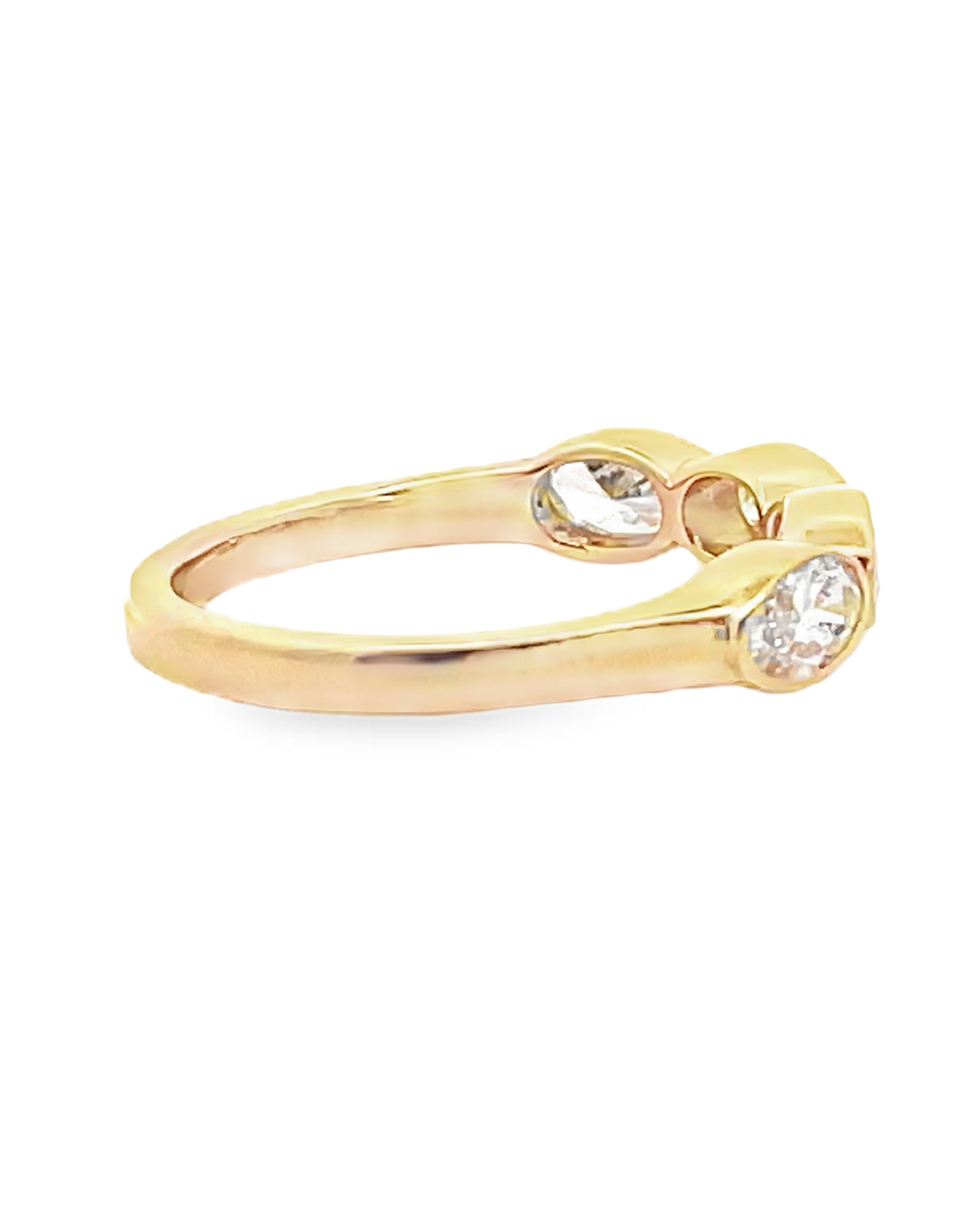 18K Yellow Gold Oval Diamond Fashion Ring