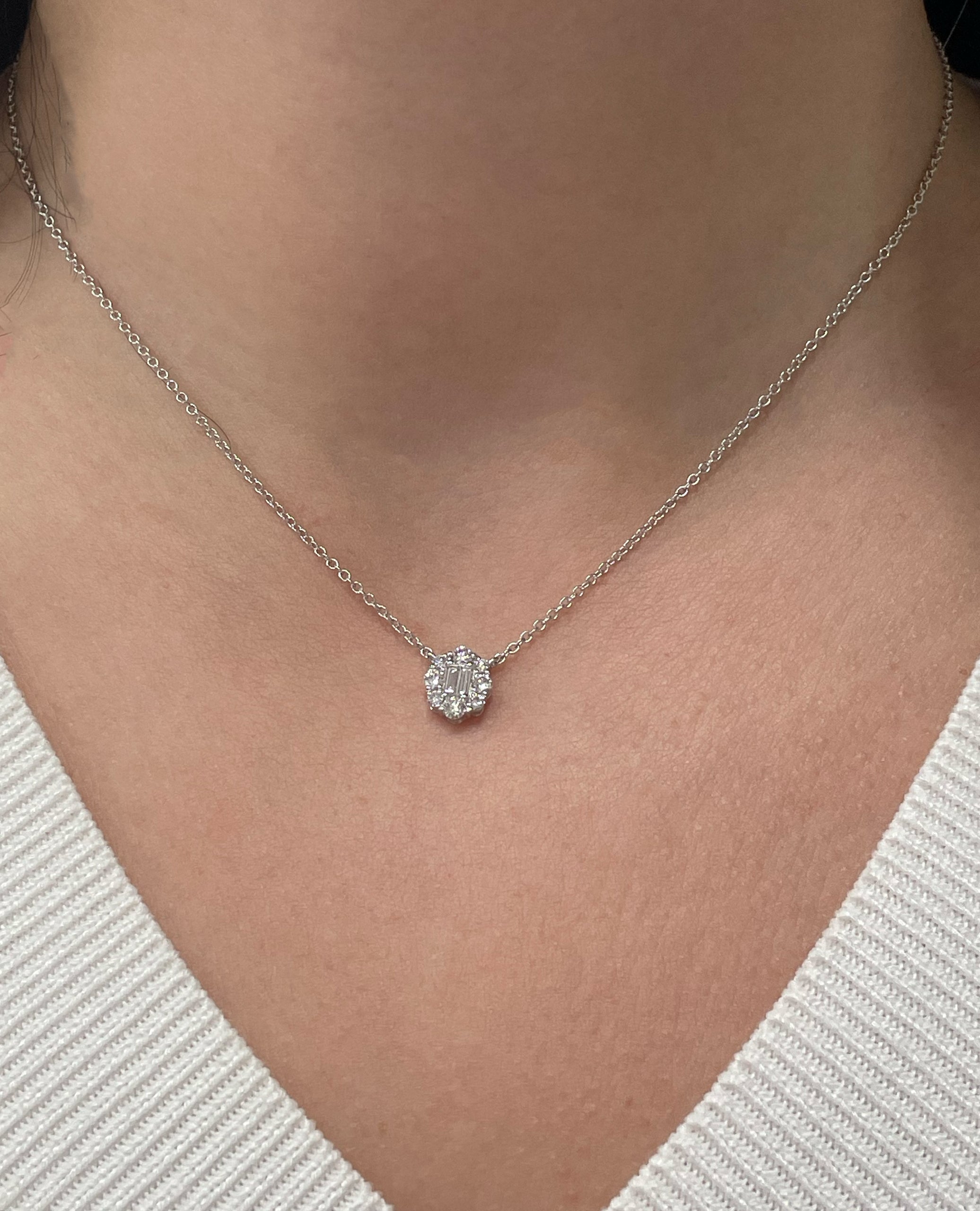 18K White Gold Diamond Pendant Necklace