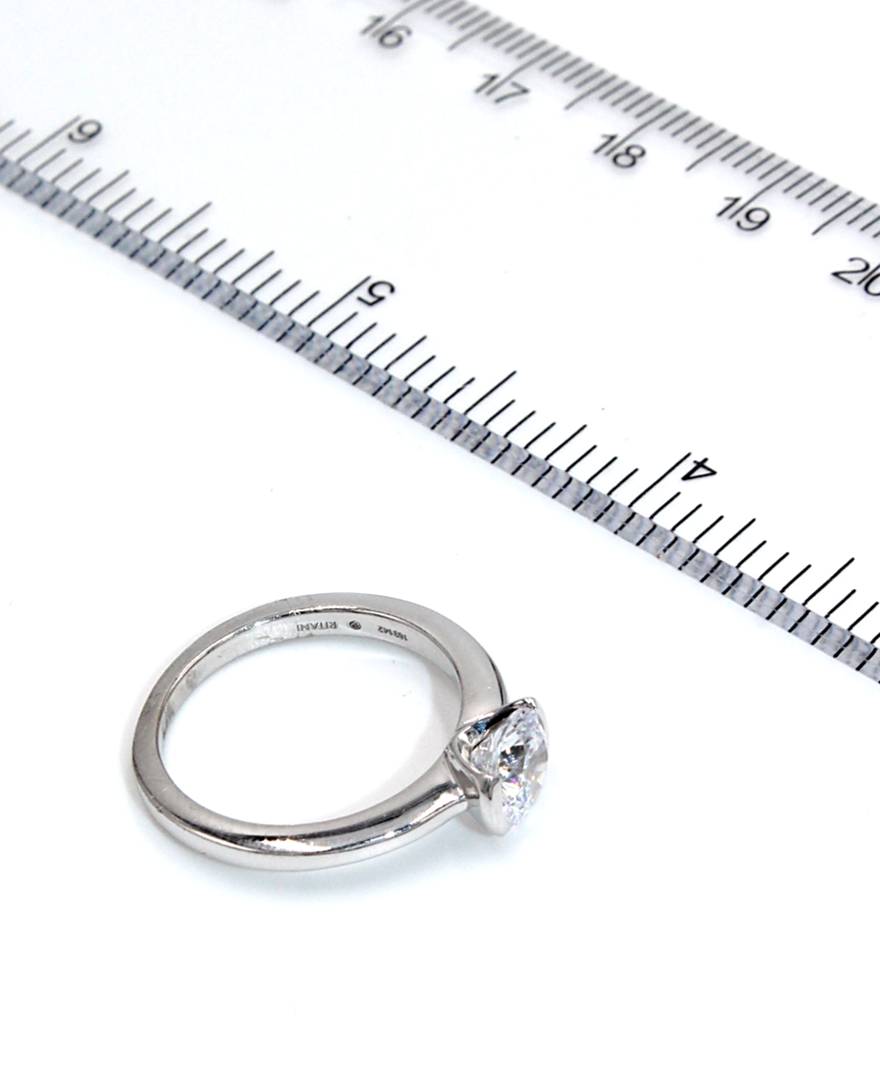 Ritani 1RZ1065 "Classic" Engagement Ring Setting for Round Center Stone