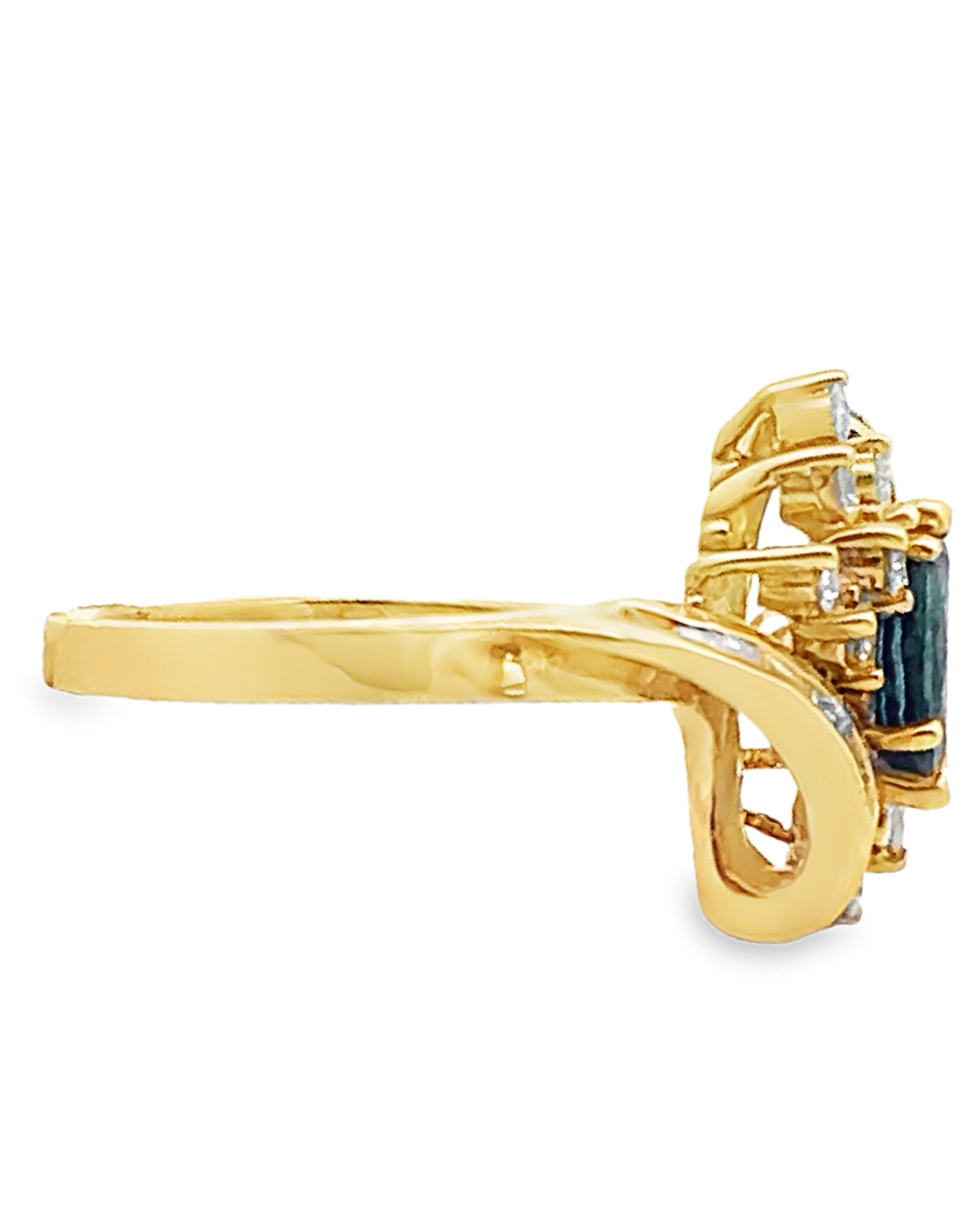 Vintage 0.80 Carat Marquise Sapphire Ring with Bageutte and Round Diamonds 1.10 Carats in 18K Yellow Gold