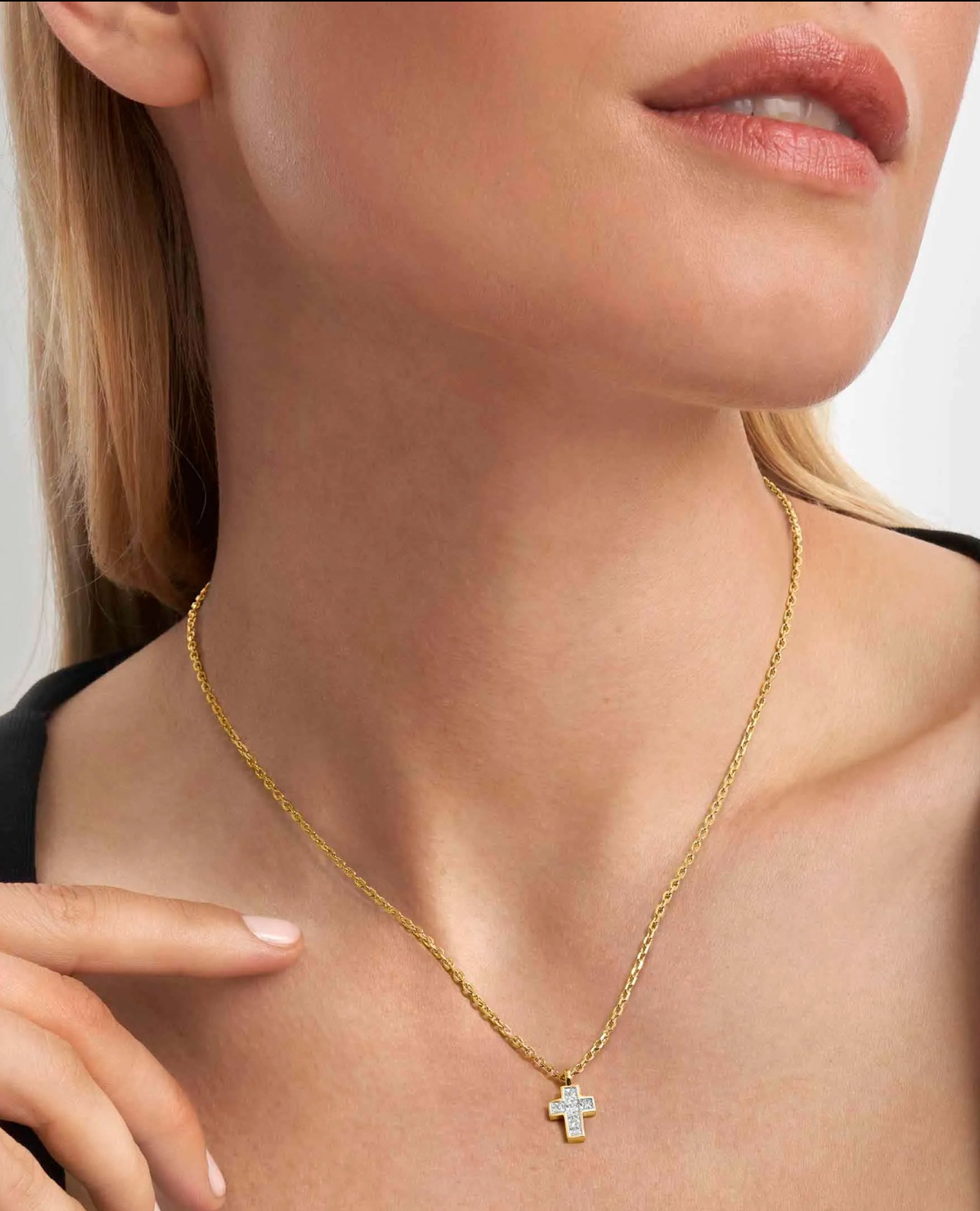Nomination 240912/001 Carismatica Small Cross Necklace Gold Finish with CZ