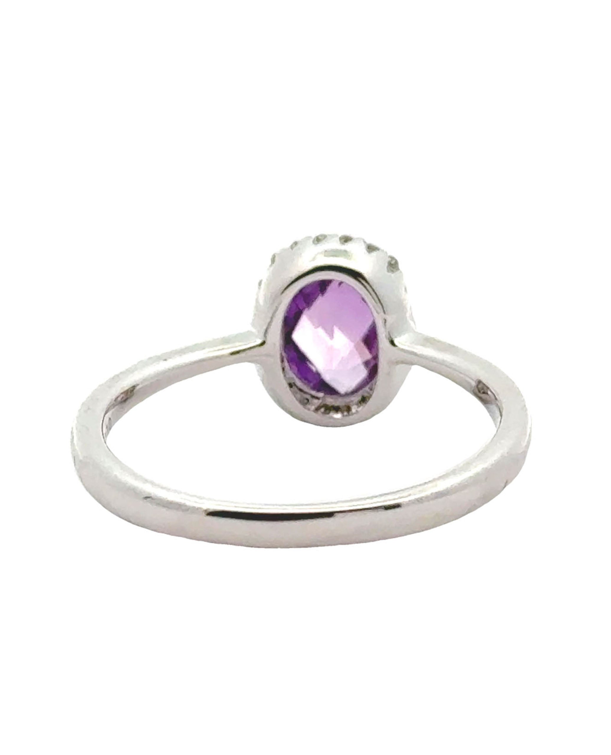 18K White Gold Ring With Oval Amethyst