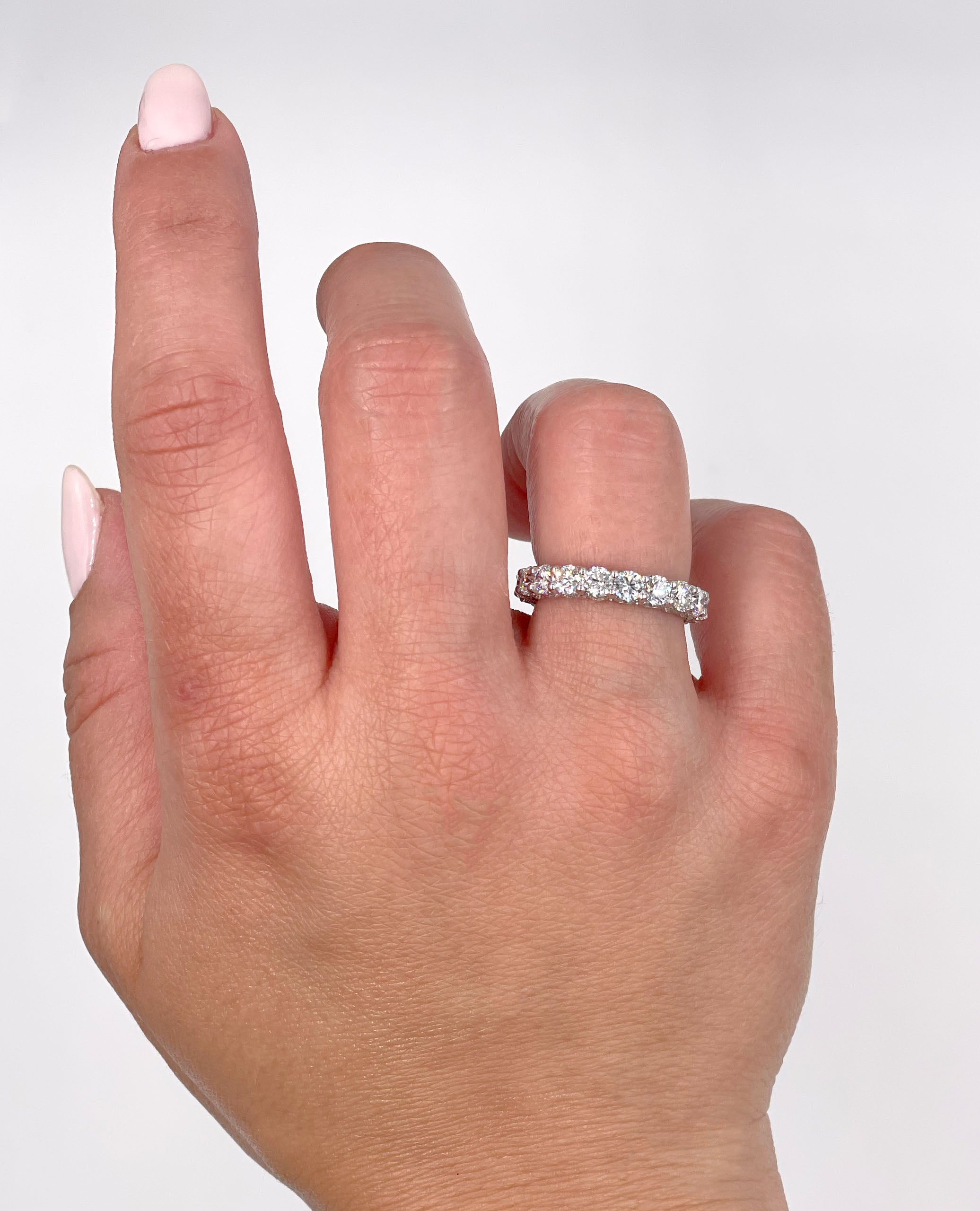 Tacori HT2632 18k White Gold Eternity Ring with Round Diamonds 3.20 Carats G/VS