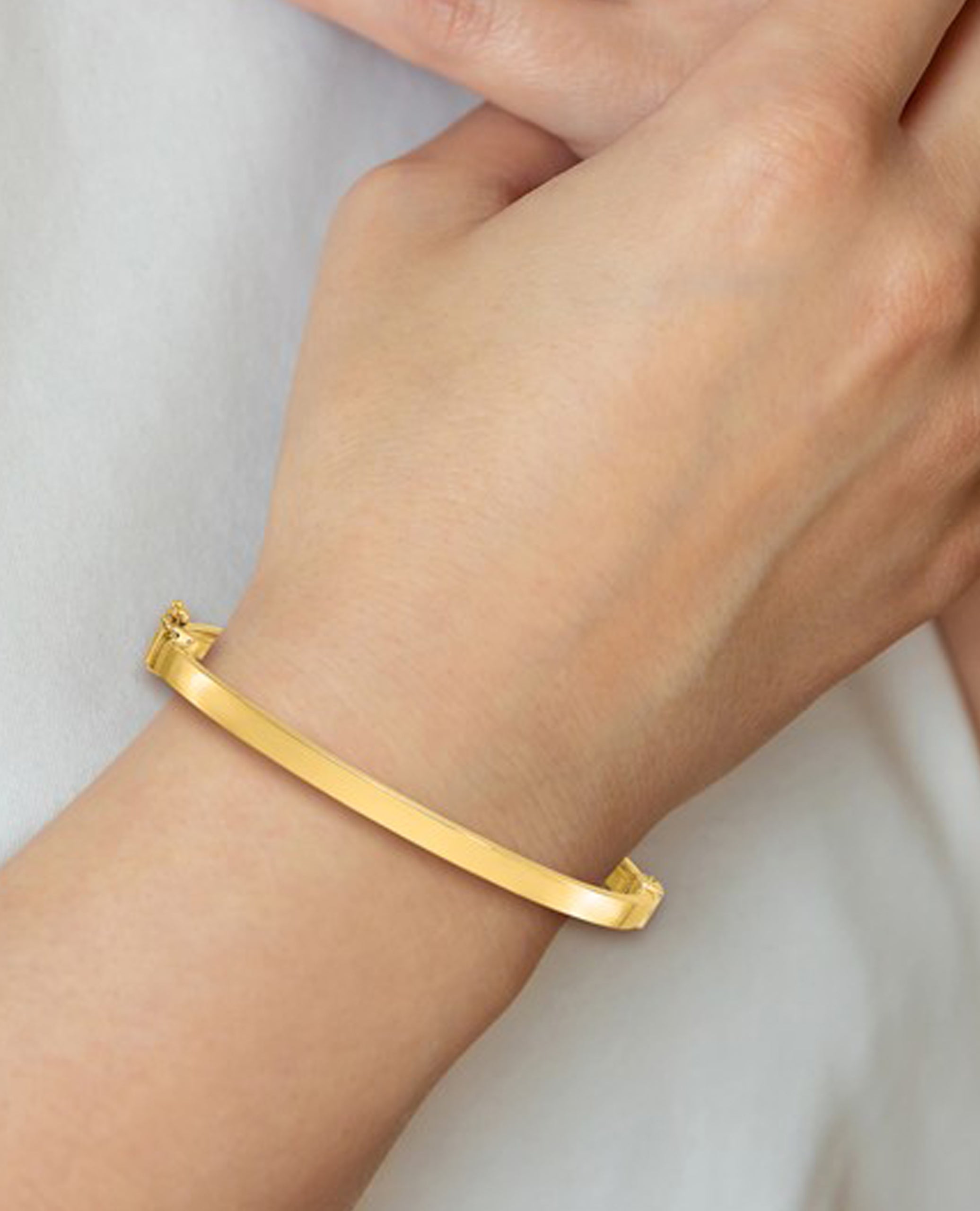 14K Yellow Gold Hinged Bangle
