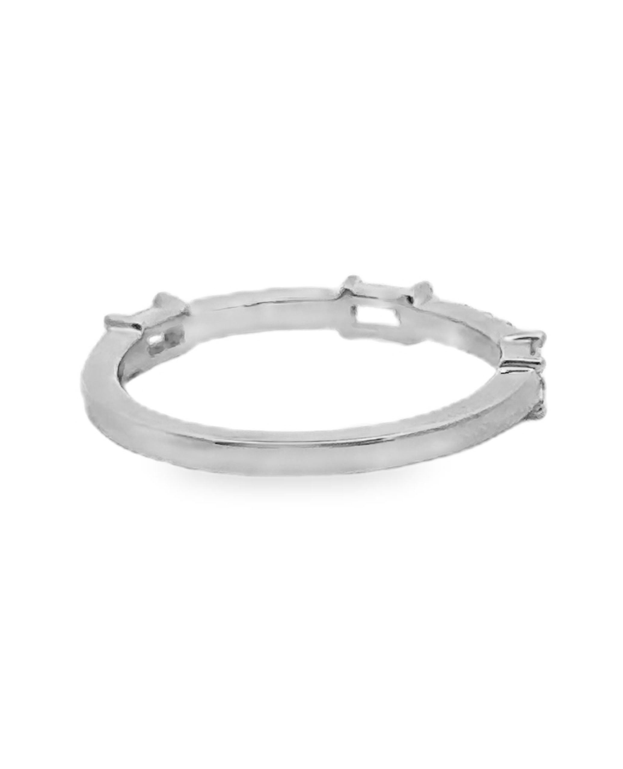 18K White Gold Diamond Ring