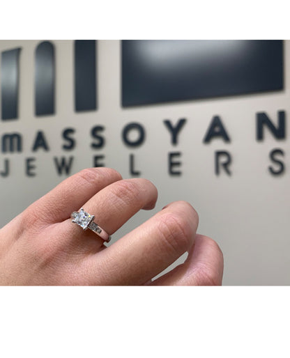 Ritani 1PCZ1193 Classic Collection Princess Cut Engagement Ring Setting for 5.5 Millimeter Princess Cut Stone