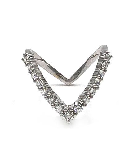 18K White Gold "V" Shape Diamond Ring
