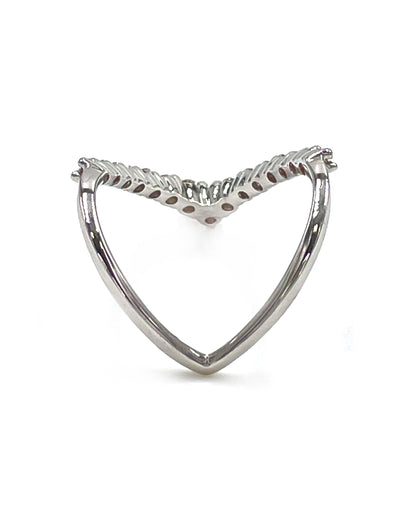 18K White Gold "V" Shape Diamond Ring