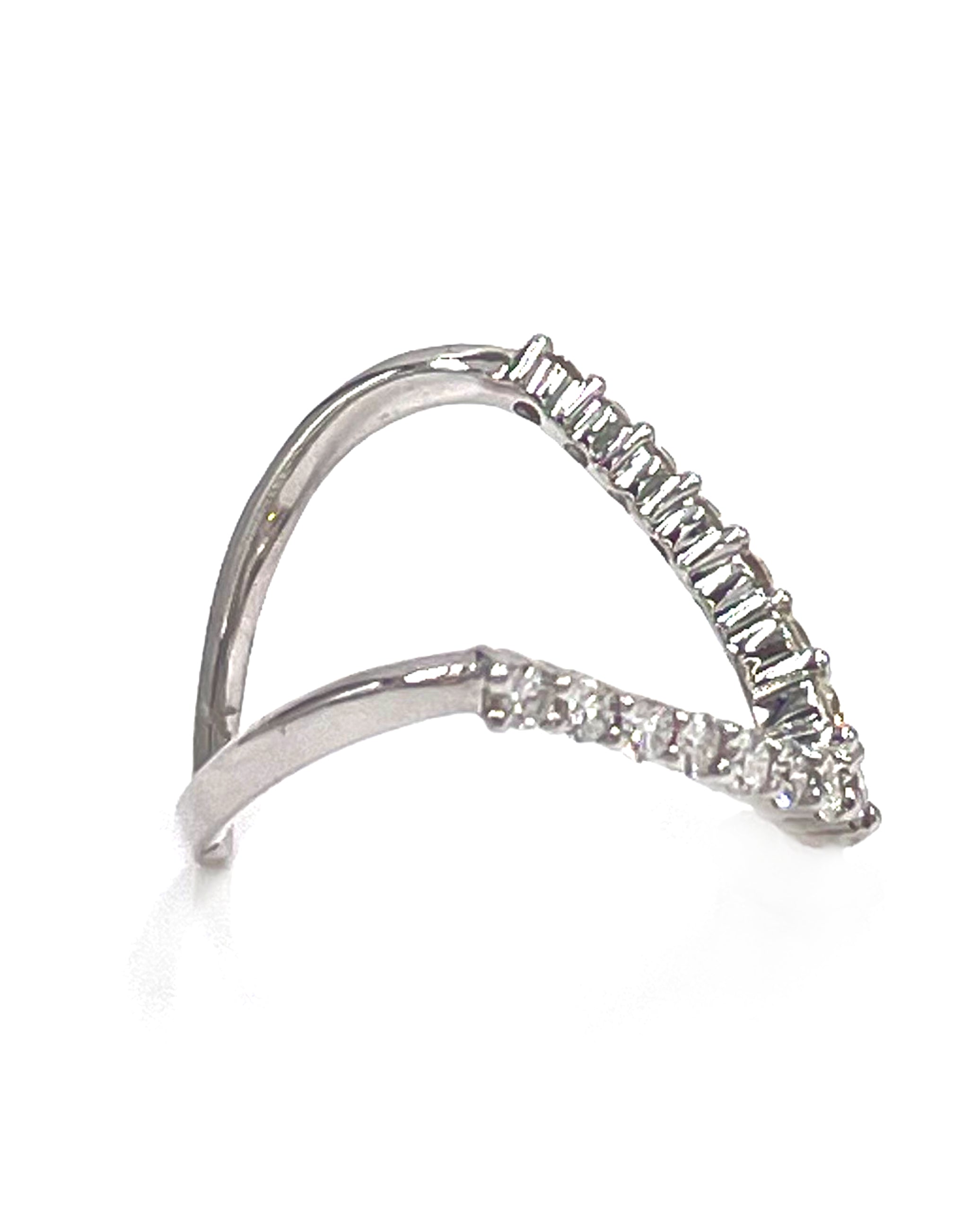 18K White Gold "V" Shape Diamond Ring