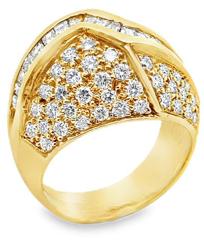 Vintage Dome Ring Set in 18K Yellow Gold with 1.90 Carats of Diamonds