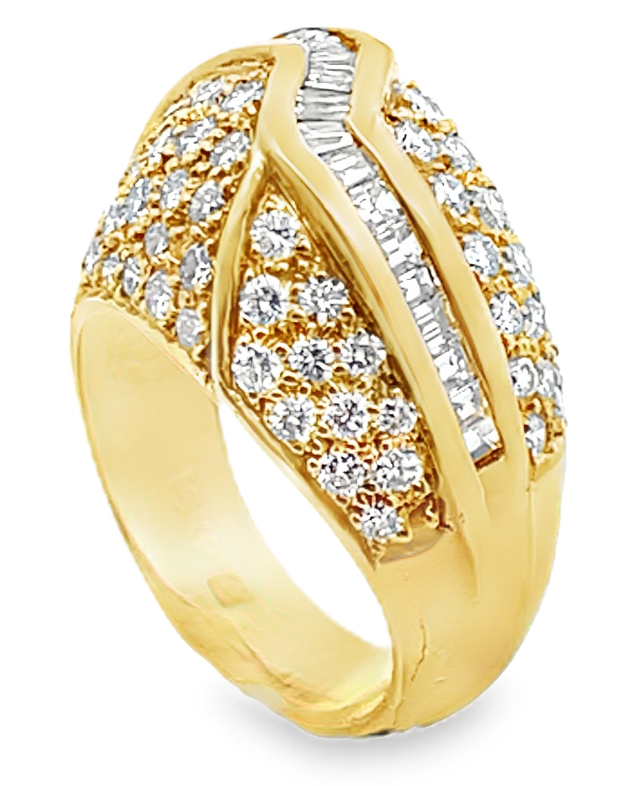 Vintage Dome Ring Set in 18K Yellow Gold with 1.90 Carats of Diamonds