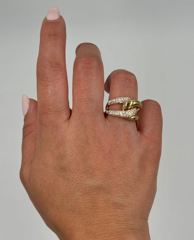 Interlocking 0.97 Carat Diamond Ring with High Polish in 18K Yellow Gold