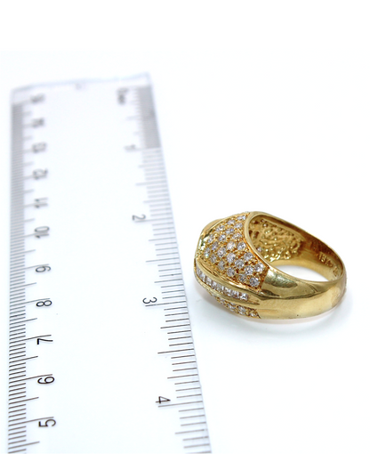 Vintage Diamond Ring Set in 18K Yellow Gold with 1.90 Carats of Diamonds