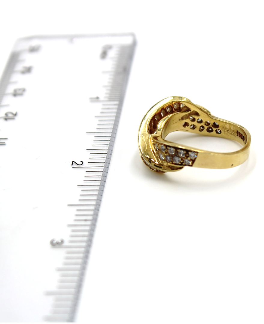 Vintage Overlapping Baguette and Round Diamond Ring in 18K Yellow Gold