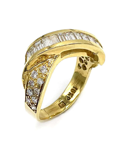 Vintage Overlapping Baguette and Round Diamond Ring in 18K Yellow Gold
