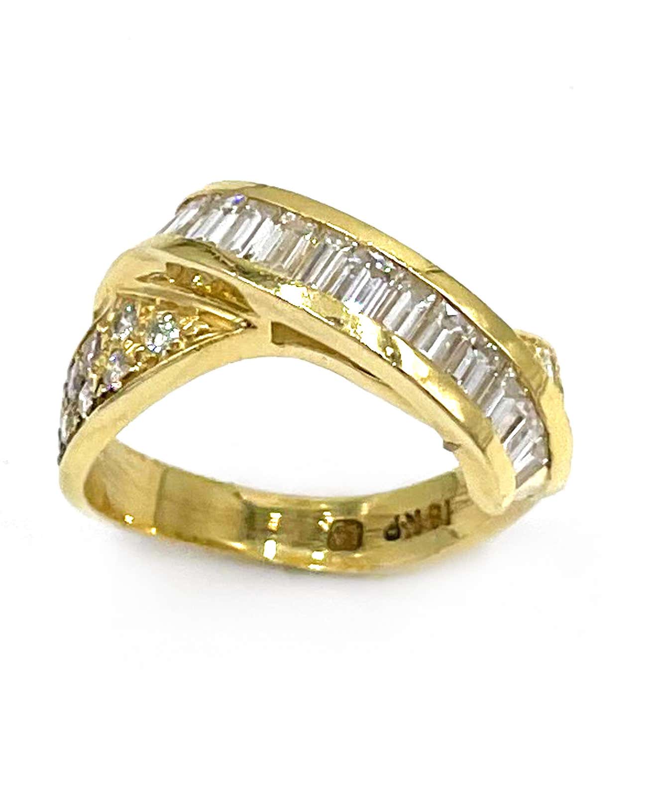Vintage Overlapping Baguette and Round Diamond Ring in 18K Yellow Gold