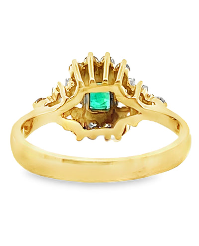 Vintage Oval Emerald Ring with Round and Baguette Diamonds Set in 18K Yellow Gold