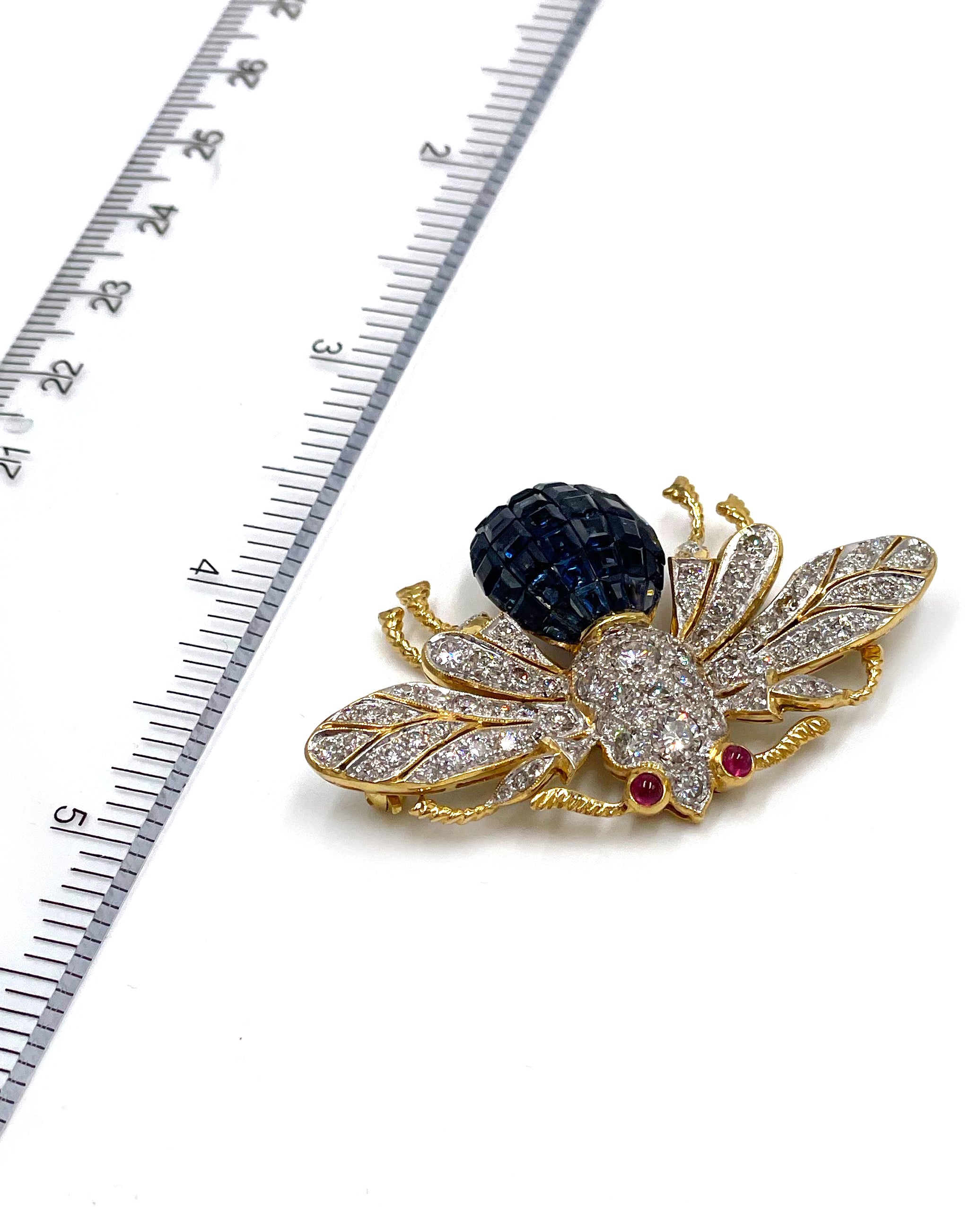 Pre-owned 18K Yellow Gold Deep Intense Blue Sapphire Bee Pin