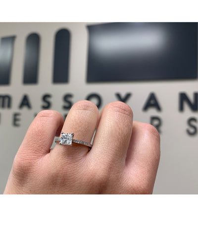 Ritani 1PCZ1966 18K White Gold Classic Princess Cut Engagement Ring Setting for 5.5 Millimeter Center Stone