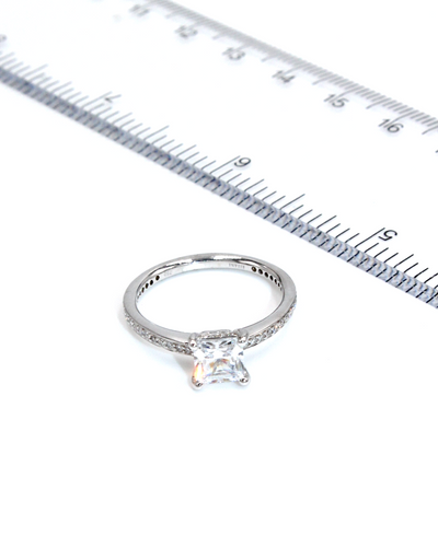 Ritani 1PCZ1966 18K White Gold Classic Princess Cut Engagement Ring Setting for 5.5 Millimeter Center Stone