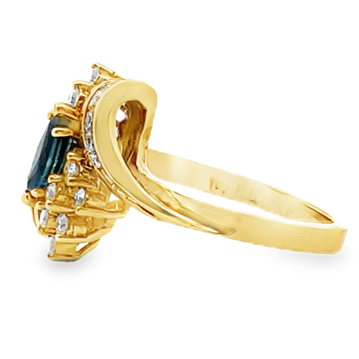 Vintage 0.80 Carat Marquise Sapphire Ring with Bageutte and Round Diamonds 1.10 Carats in 18K Yellow Gold