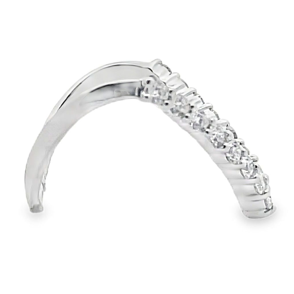 18K White Gold "V" Shape Diamond Ring 0.58 Carats