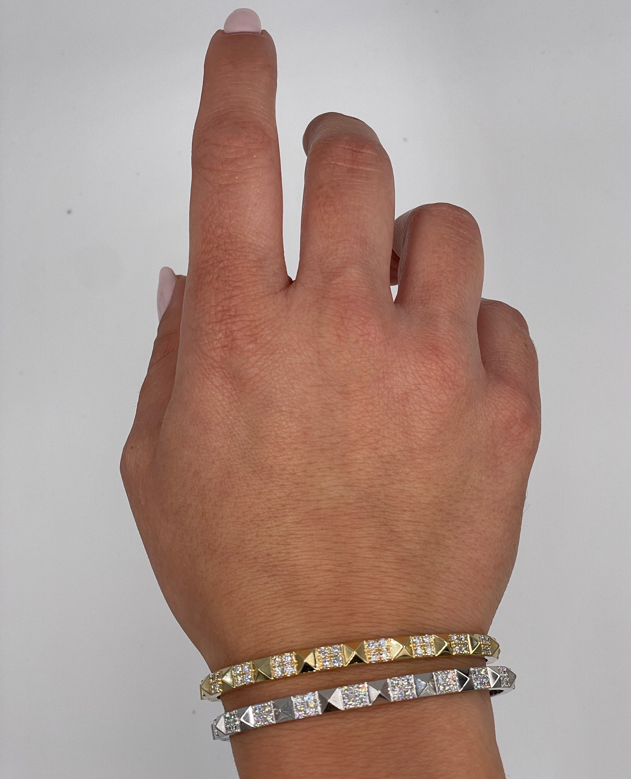 14K Yellow Gold 1.05 Carat Diamond Bangle Bracelet