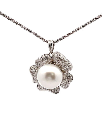 White Gold Flower Pendant Necklace with South Sea Pearl