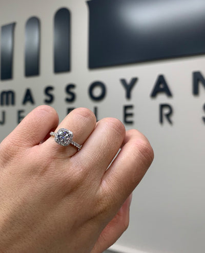 Simon G. MR2132 Engagement Ring Setting for 6.5 Millimeter Round Center Stone.