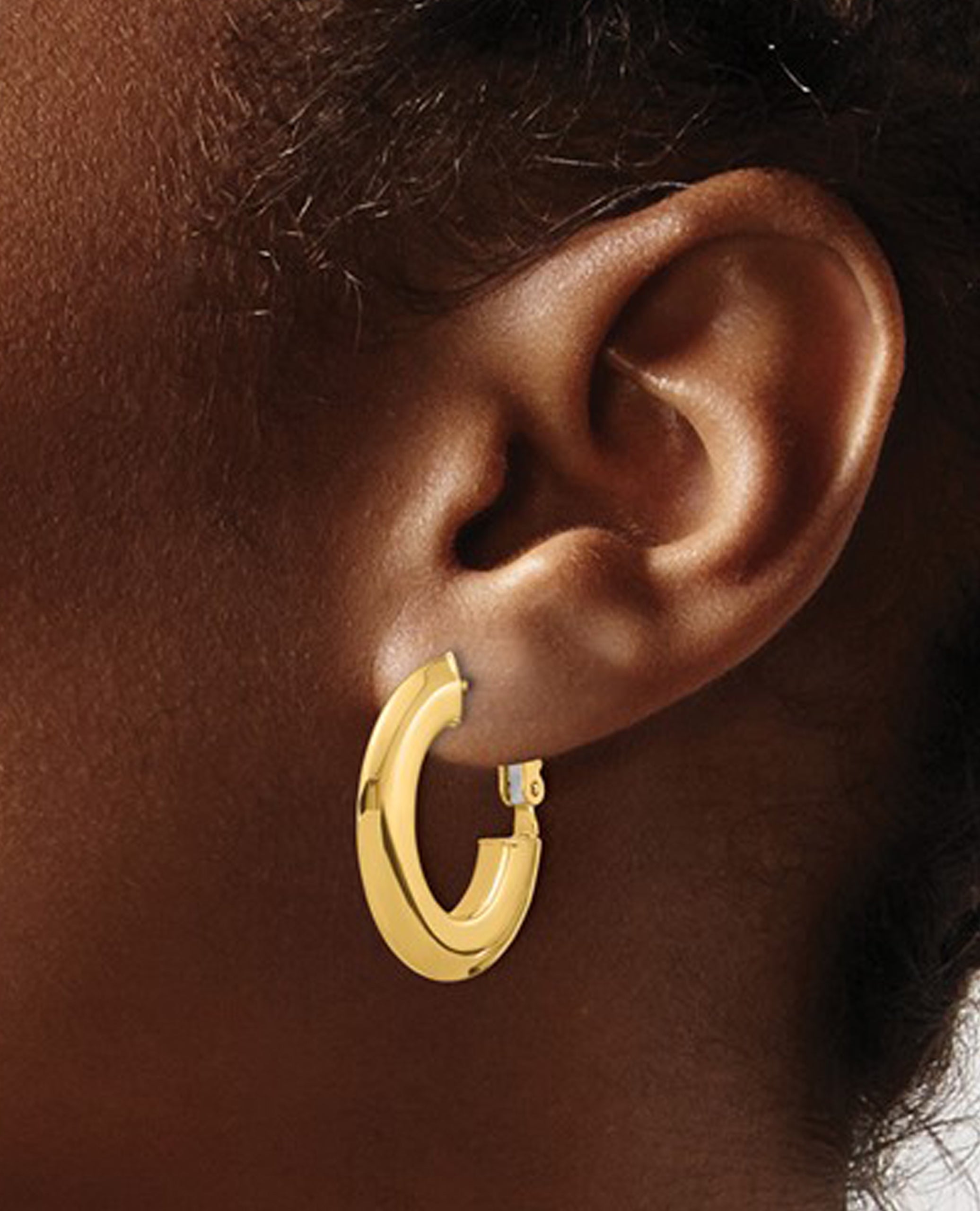 14K Yellow Gold Knife Edge Oval Hoop Earrings