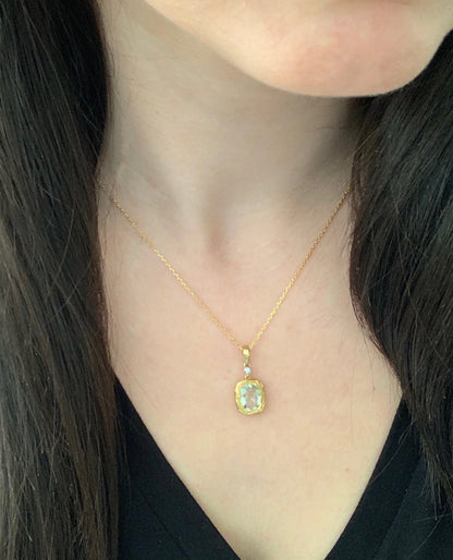 18K Yellow Gold 1.72 Carat Green Amethyst Pendant Necklace with One Round Diamond