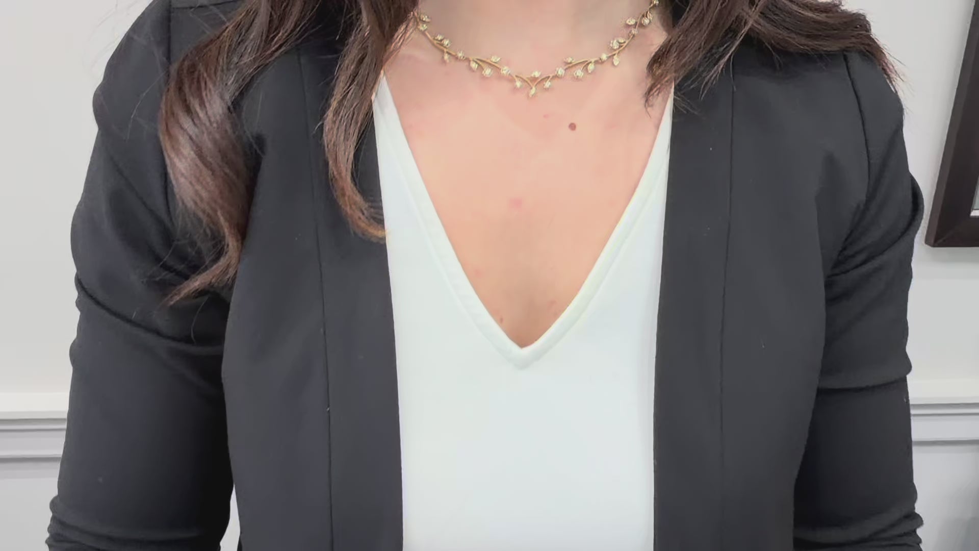 Load video: Simon G. LN4077 14K Yellow Gold Diamond Leaf Necklace