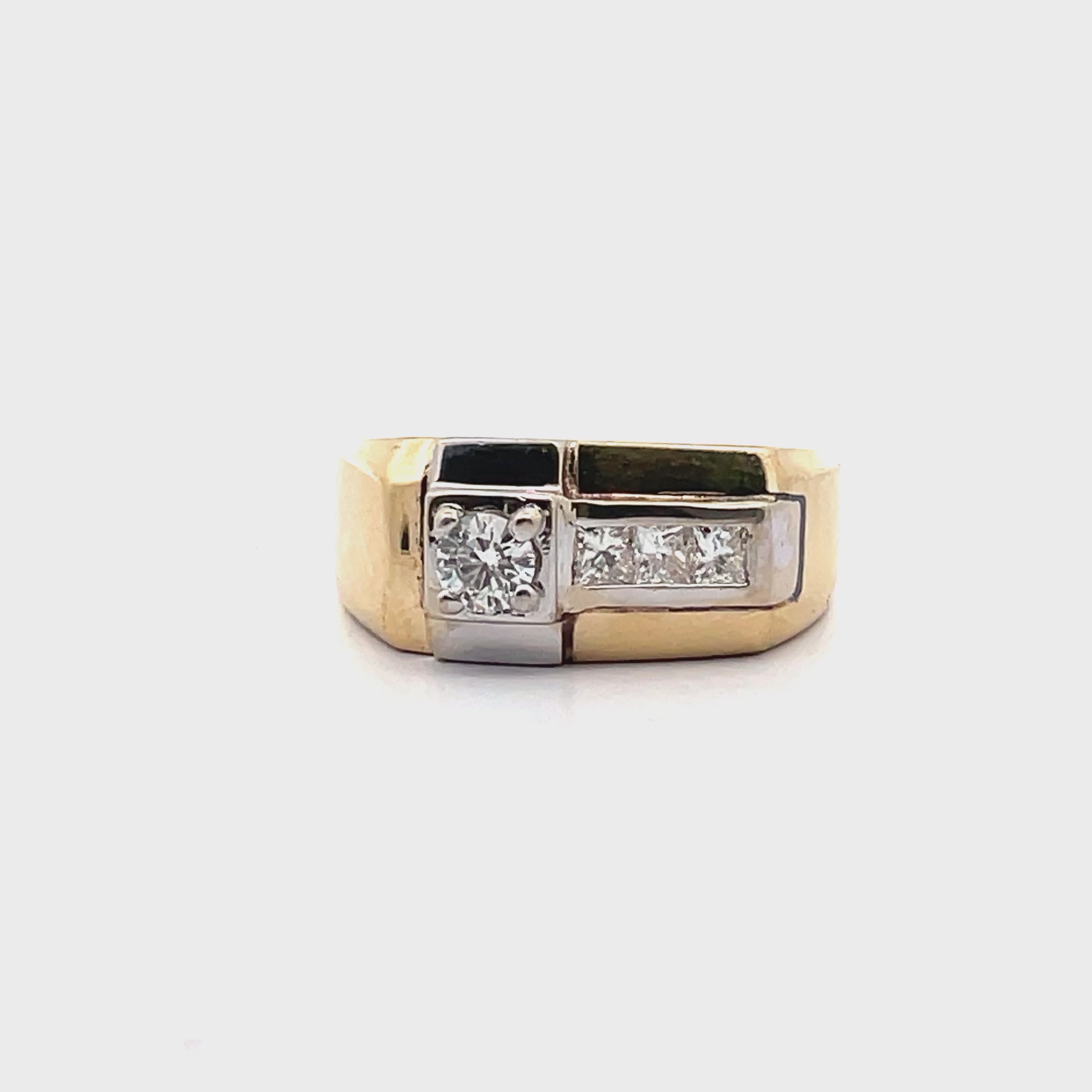 Načíst video: Pre-Owned 14K Two Tone Gold Men's Diamond Ring