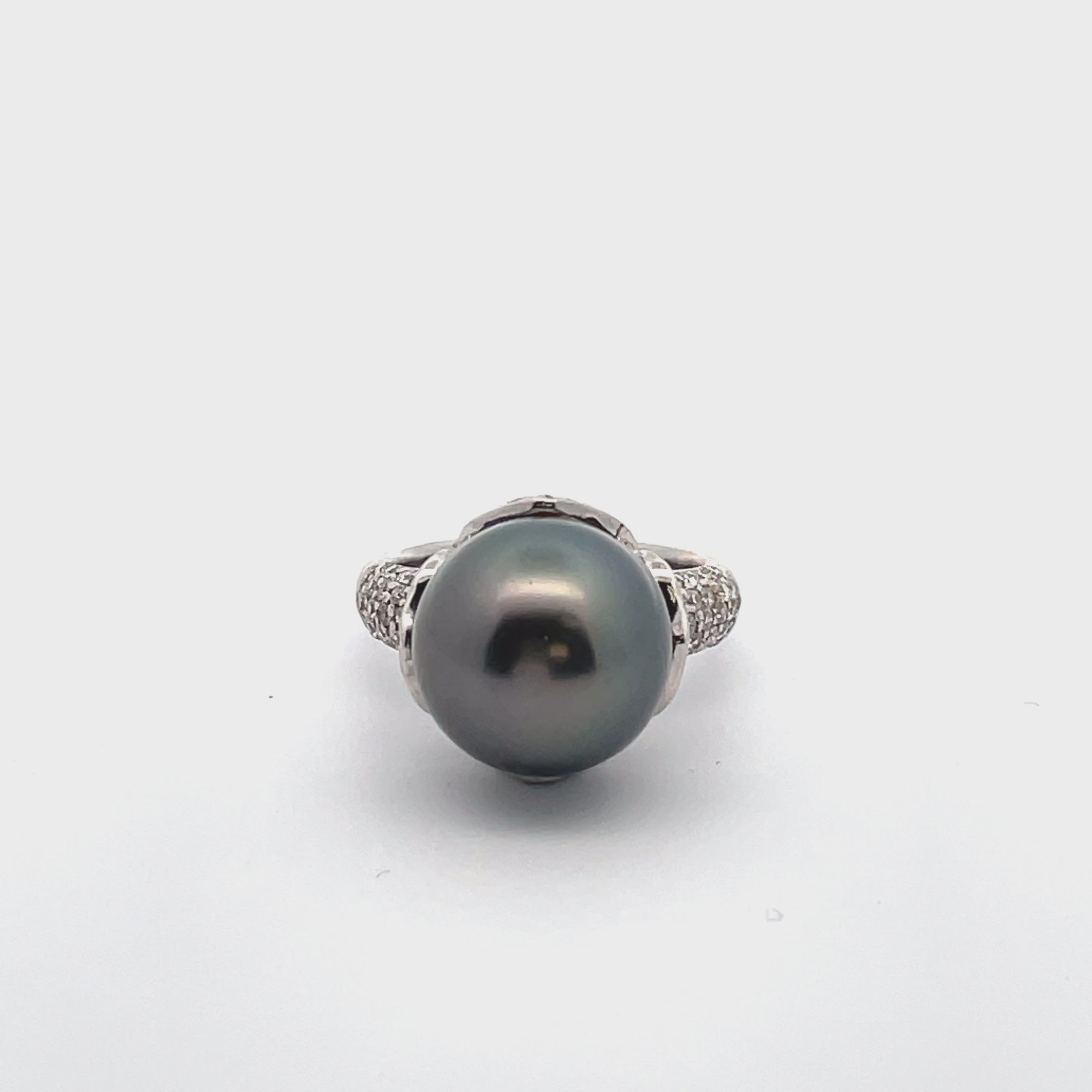 18K White Gold Ring with Tahitian Pearl