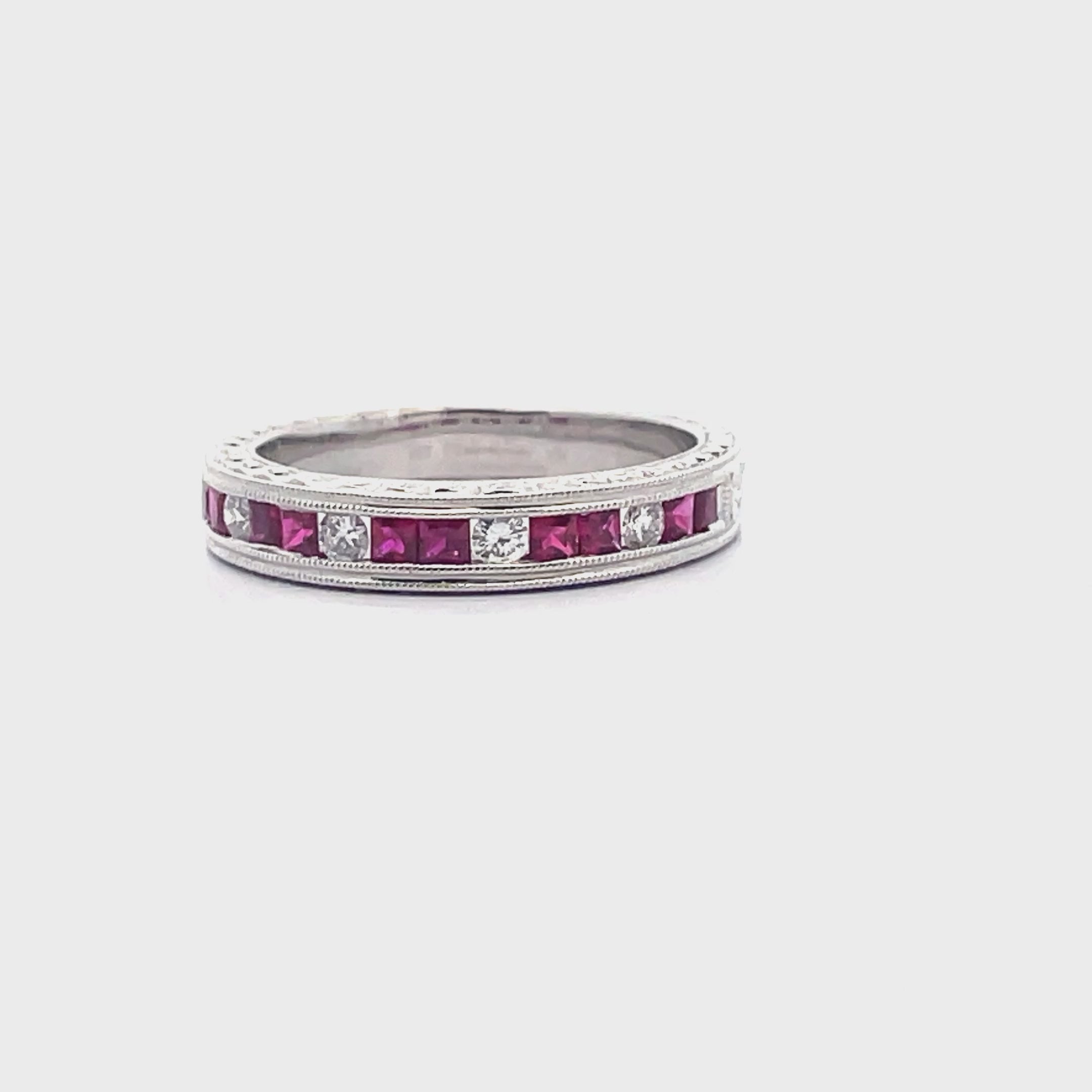 Ladda video: 0.43 Carats Rubies and 0.14 Carats Diamond Ring in 18K White Gold