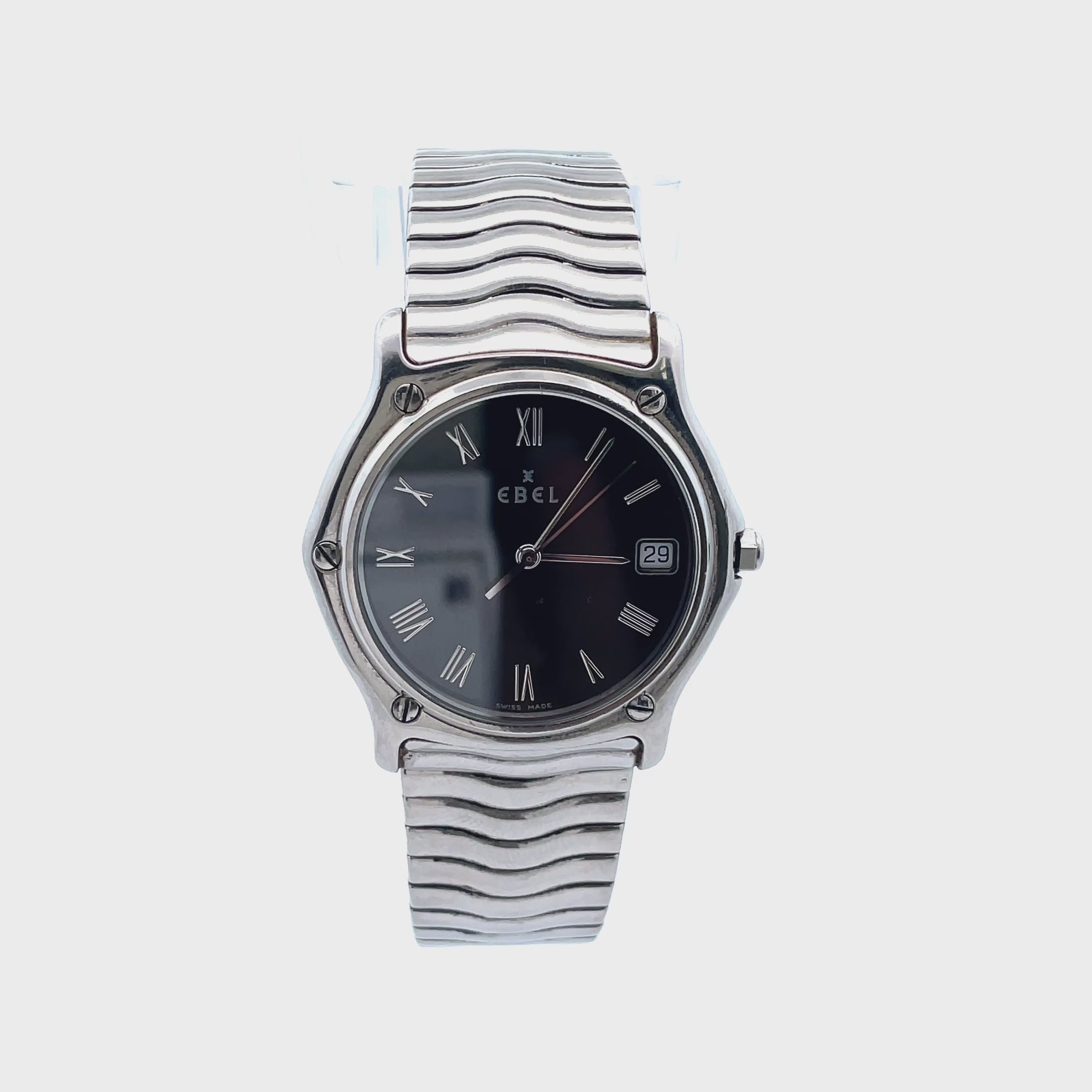वीडियो लोड करें: Vintage Stainless Steel Ebel Watch, Wave Design, 28mm with Black Dial, Roman Numeral Markings, Date Window