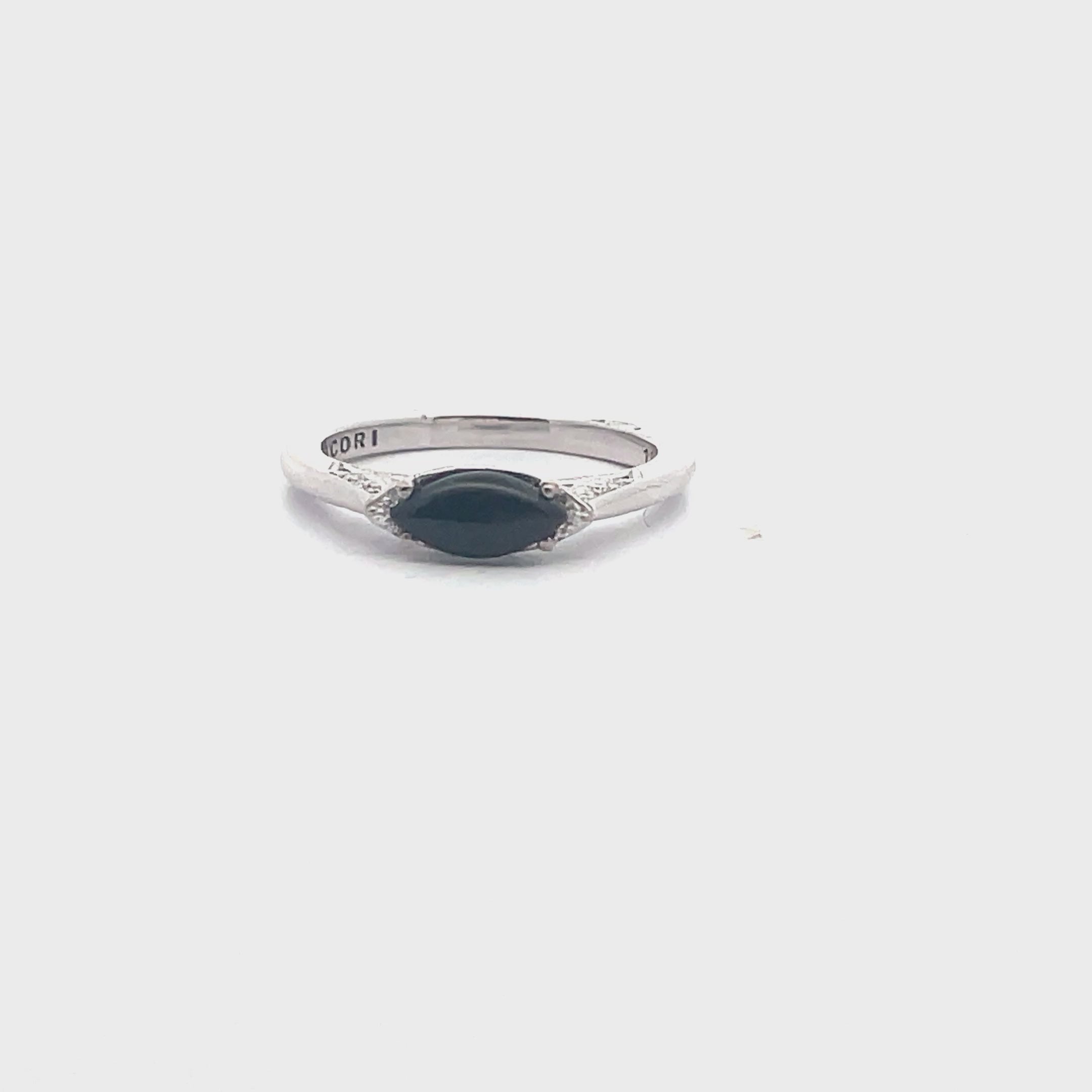 載入影片： Tacori 2654 Simply Tacori 18k White Gold Ring with Black Onyx