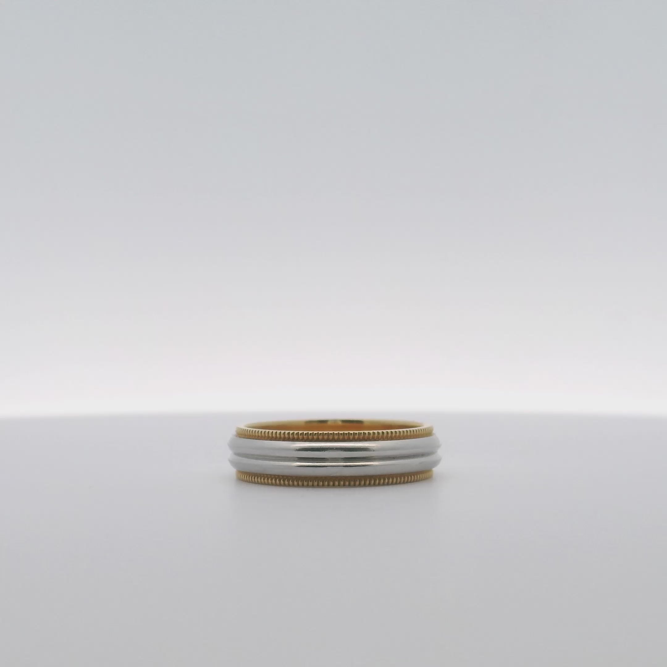 載入影片： Platinum &amp; 18K Yellow Gold Wedding Band- Size 6.25