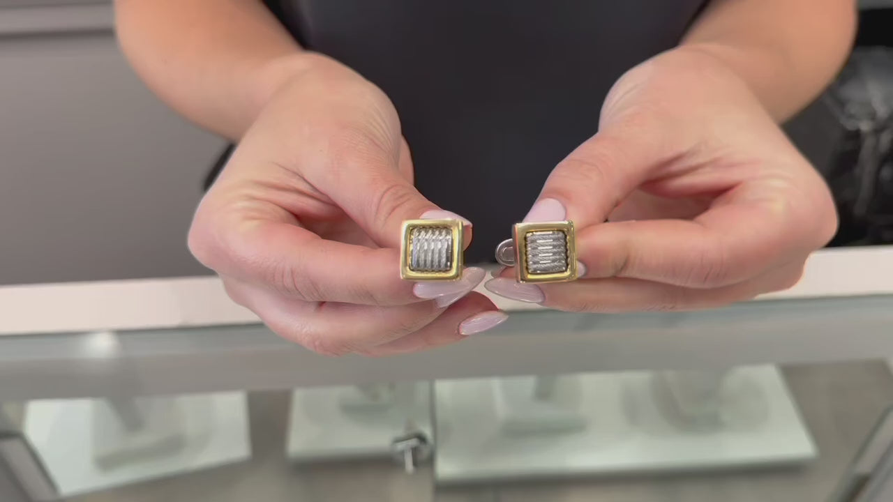 वीडियो लोड करें: Alor Stainless Steel Cufflinks with White Cable and 18K Gold