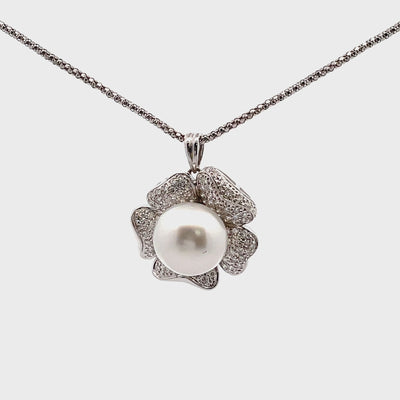 White Gold Flower Pendant Necklace with South Sea Pearl
