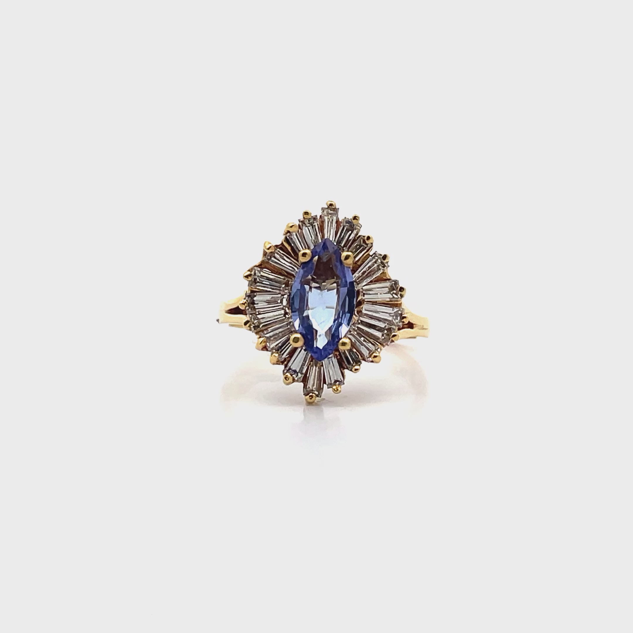 Lataa video: Vintage 1.04 Carat Marquise Tanzanite Cocktail Ballerina Ring with 1.34 Carat Baguette Diamonds Set in 18K Yellow Gold